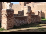 03192 ostia - regio i - insula xii - caseggiato dei triclini (i,xii,1) - hof - westseite - bli ri nordwesten - 01-2024.jpg